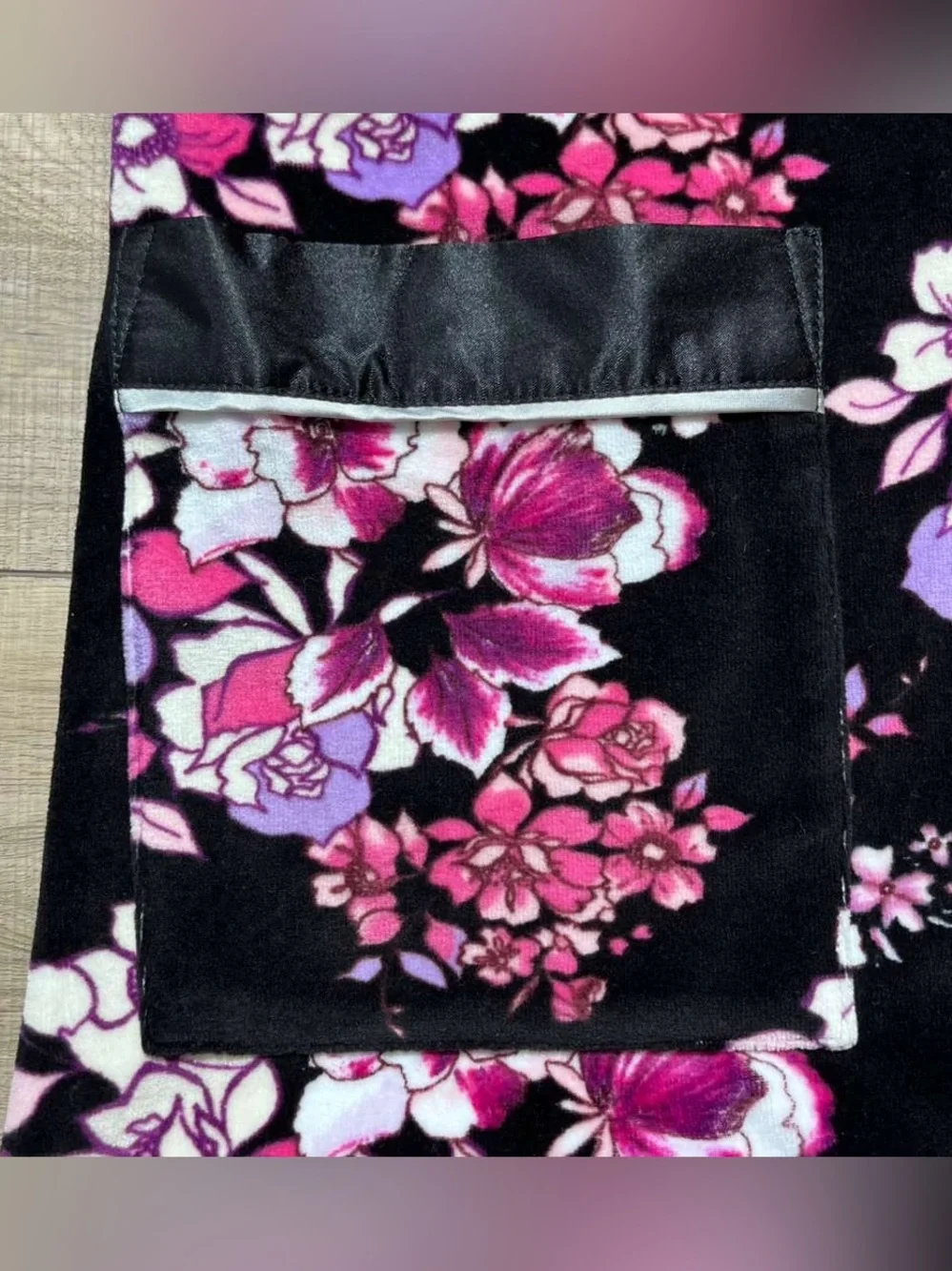 Jaclyn Smith Womens Full Zip Floral Robe Size Medium Black Pink - Picture 4 of 15